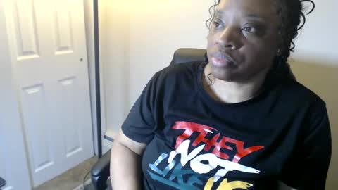 SexyMona online show from May 5, 8:20 am