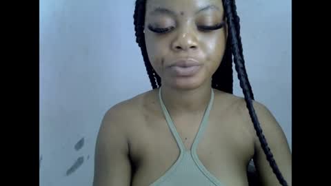 sexyxpeach online show from April 3, 7:10 pm