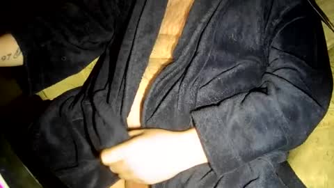 no face online show from November 30, 7:04 am