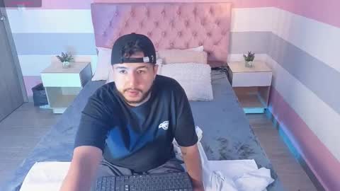 shaggybennett online show from November 11, 4:47 am