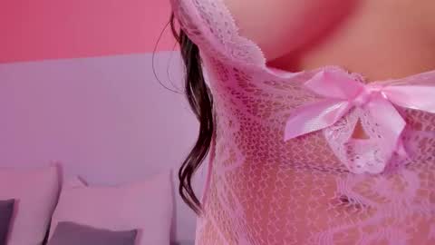 Shaina Vasquez online show from November 28, 6:10 am