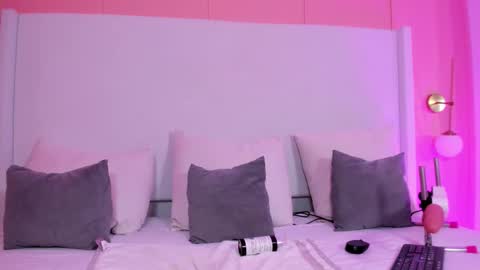 Shaina Vasquez online show from December 17, 5:14 am