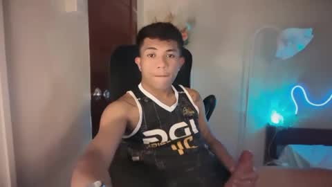 shake_raytow34 online show from June 5, 12:21 pm