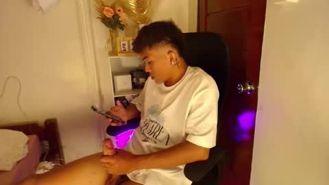 shake_raytow34 online show from April 23, 6:42 pm