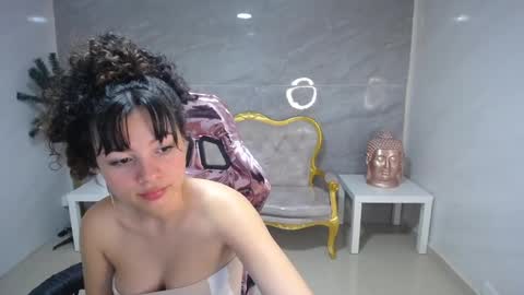 Snapshot of shalon_diaz_sub chatting on February 5, 11:06 pm Shalon  online show from February 5, 11:06 pm