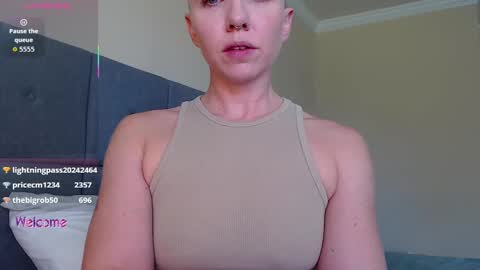 Shalynn online show from October 6, 5:20 pm