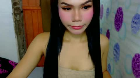 shanica_lee972385 online show from May 27, 11:40 am