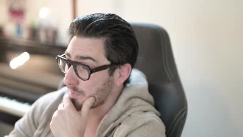 frenchy boy online show from December 22, 8:10 am