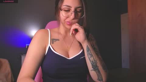 Snapshot of sharkgirl_ chatting on September 17, 1:47 pm Miley online show from September 17, 1:47 pm