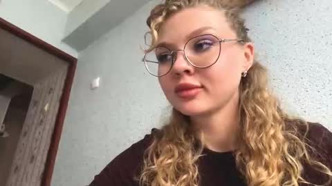 Lola online show from March 26, 11:37 am