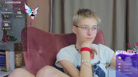 Snapshot of sharli_rose chatting on March 3, 3:32 pm Sharli online show from March 3, 3:32 pm