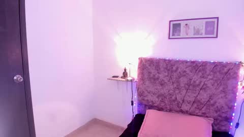 Sharlot online show from October 21, 5:05 pm