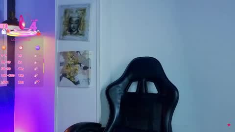Sharlot  online show from May 5, 3:02 am