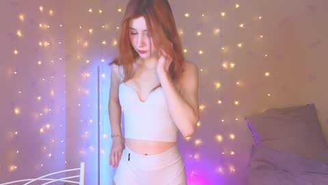 Snapshot of shawty_girl_ chatting on December 17, 4:53 pm Sonya online show from December 17, 4:53 pm