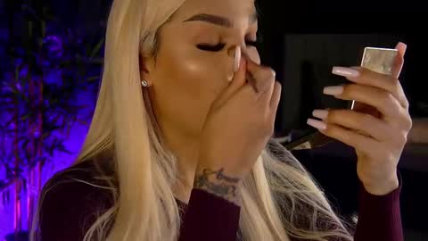 Snapshot of shayblonde chatting on March 2, 8:07 pm shayblonde online show from March 2, 8:07 pm