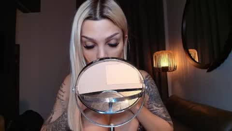 Snapshot of shayblonde chatting on October 29, 7:25 pm shayblonde online show from October 29, 7:25 pm