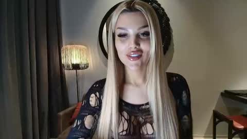 Snapshot of shayblonde chatting on October 2, 6:39 pm shayblonde online show from October 2, 6:39 pm