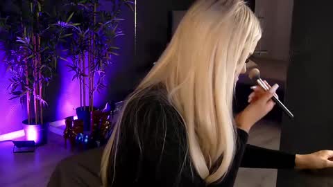 Snapshot of shayblonde chatting on February 26, 8:15 pm shayblonde online show from February 26, 8:15 pm