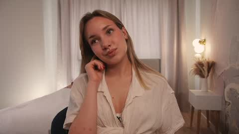 shebuny online show from May 20, 4:42 am