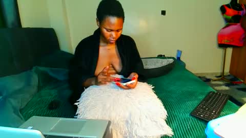 shee13 online show from February 12, 12:58 am