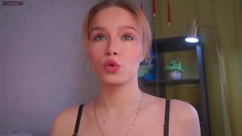 Lina online show from May 13, 1:59 am