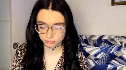 Alice online show from April 9, 3:18 pm