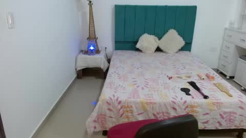 Shena online show from April 8, 11:52 pm