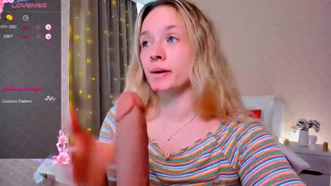 Snapshot of sherill_brill chatting on March 9, 10:52 am Sheril online show from March 9, 10:52 am