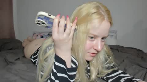 Snapshot of sherlystero chatting on October 19, 6:40 am sher  online show from October 19, 6:40 am