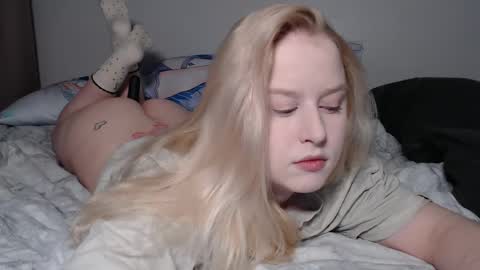 Snapshot of sherlystero chatting on March 7, 2:15 am sher  online show from March 7, 2:15 am