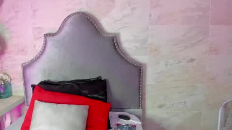 Alli  online show from January 25, 7:18 pm