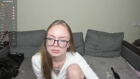 Snapshot of shy_suchka chatting on October 26, 1:06 am Melissa online show from October 26, 1:06 am