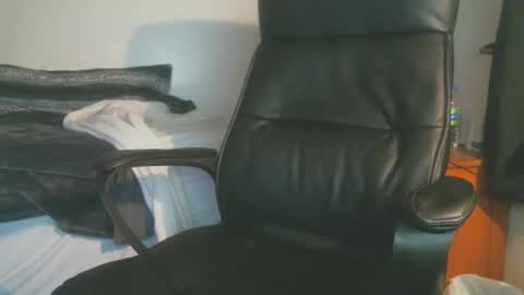 shyboyhugecum2020 online show from December 15, 4:30 am