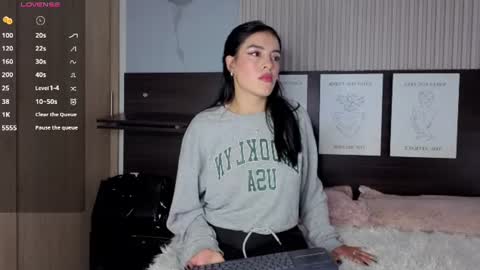 sienna_rose_ online show from July 1, 6:49 pm