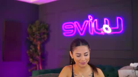 Sienna online show from November 18, 11:13 am