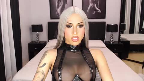 Jenny Hakenson online show from December 17, 8:32 pm