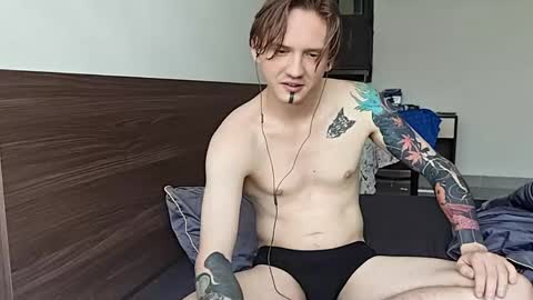 silent_stitch online show from May 29, 8:01 am