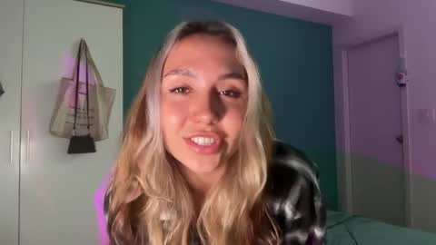 You fav Miss Si online show from April 28, 11:47 am
