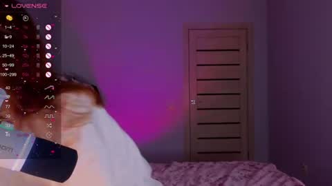 silly___woman online show from June 16, 7:40 pm