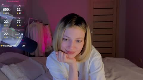 silly___woman online show from July 28, 7:39 pm