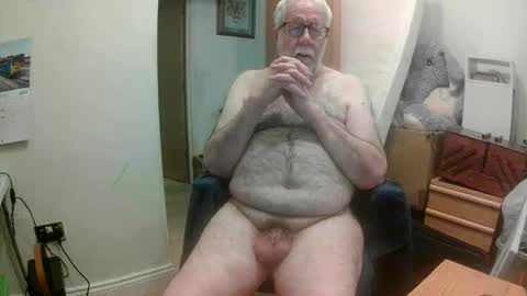 sillyoldman45221063 online show from April 5, 9:45 pm