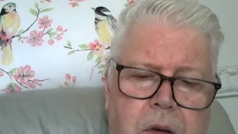 silverfoxpauly online show from May 27, 3:53 pm