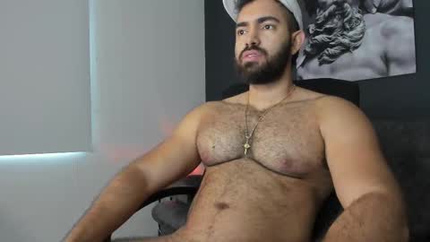 simon_leon01 online show from March 5, 11:49 am