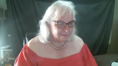 Snapshot of sissydianetx chatting on October 2, 11:36 pm Sissy Diane online show from October 2, 11:36 pm