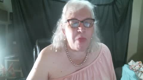 Snapshot of sissydianetx chatting on October 12, 12:42 pm Sissy Diane online show from October 12, 12:42 pm