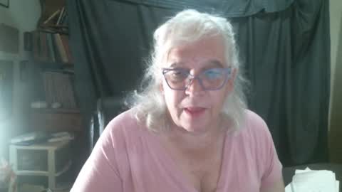 Snapshot of sissydianetx chatting on October 22, 11:39 pm Sissy Diane online show from October 22, 11:39 pm