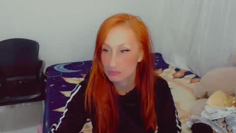 Snapshot of skarlett2072 chatting on October 25, 2:45 am Arlett online show from October 25, 2:45 am