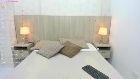 Emily Rojas online show from January 14, 7:44 pm