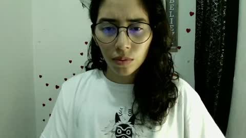 Raelle online show from May 17, 1:15 am