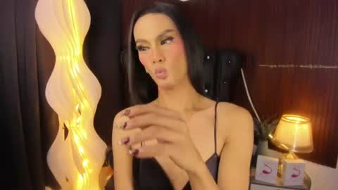skinnyhugecock1 online show from June 28, 12:56 pm